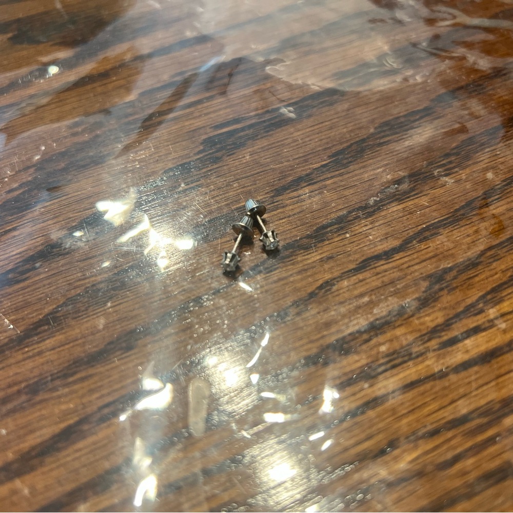 White gold and Diamond Stud Earrings